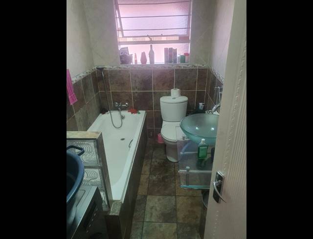 2 BEDROOM APARTMENT FOR SALE IN FLORIDA LAKE